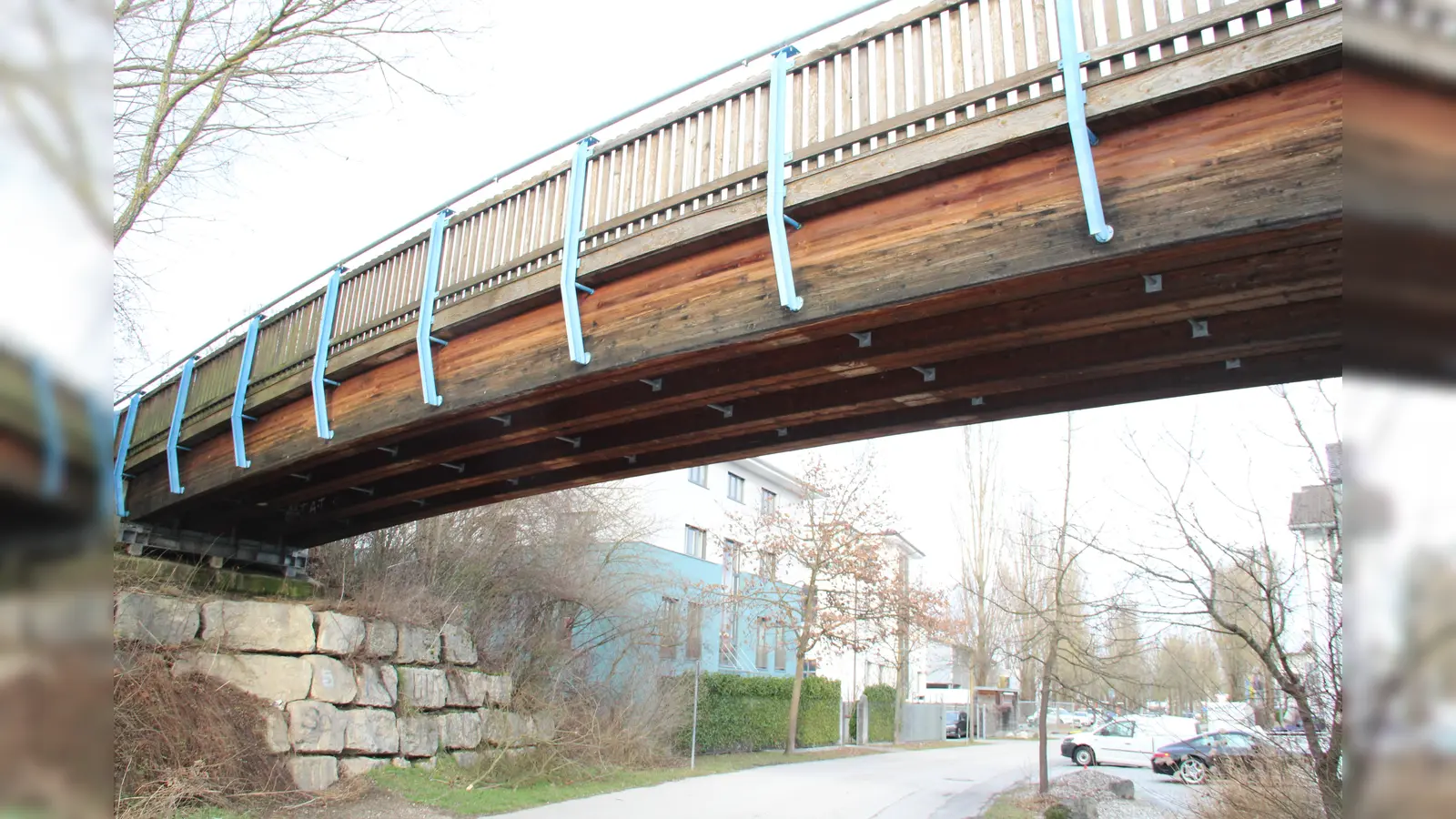 Ein Abbruch der gesamten Honzbrücke ist nicht vorgesehen, teilte die Gemeinde mit. (Foto: job)