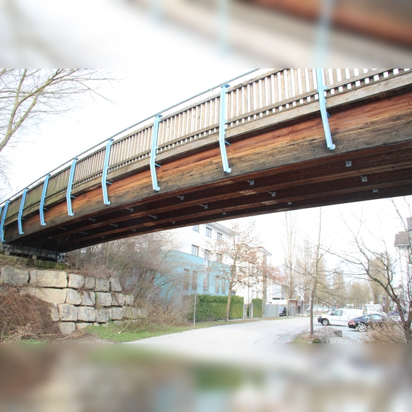 Ein Abbruch der gesamten Honzbrücke ist nicht vorgesehen, teilte die Gemeinde mit. (Foto: job)