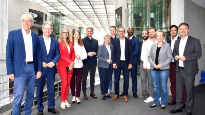 Michael Schrodi (7. von li) gemeinsam mit den SPD-Abgeordneten der AG Finanzen. (Foto: SPD)