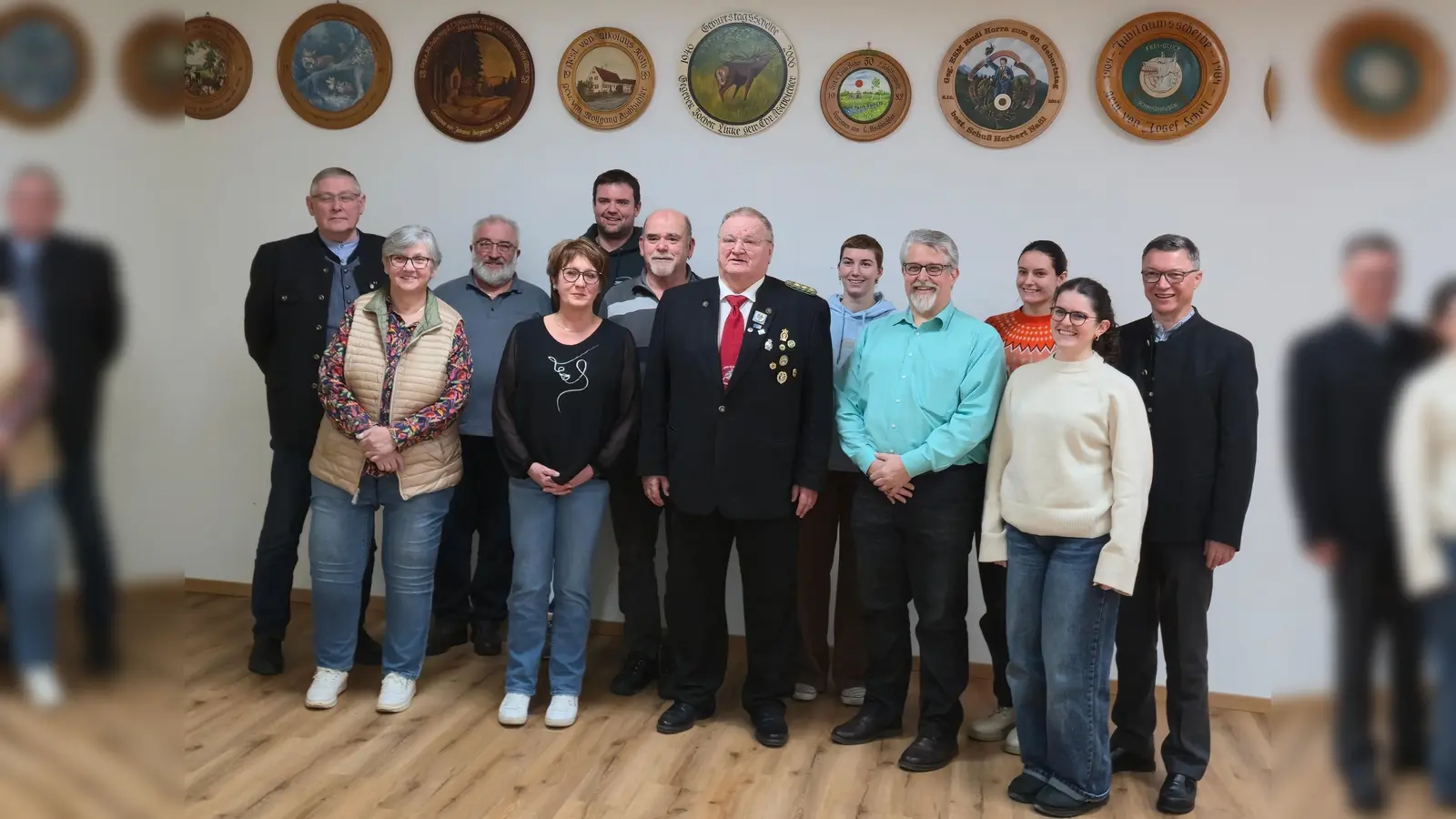 Alfred Reiner, Sylvia Aschbichler, Rudi Horra, Heike Fleischhauer, Max Straucher, Sepp Gibis, Lenz Aschbichler, Janina Burgmair, Markus Richter, Lisa Ban, Janine Richter, Wolfgang Hörl (v. l.) (Foto: Frei-Glück Schwabhausen)