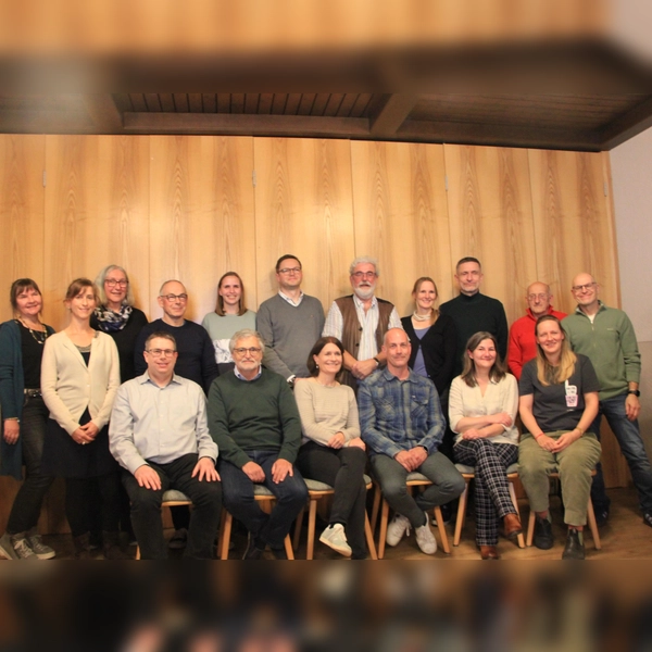 Stehend von links: Rita Lehmann, Veronika Kürzinger, Christine Stadler, Reinhard Stadler, Julia Grasmeier, Peter Schneider-Doll, Martin Heimerl, Regina Stranninger, Michael Lankes, Elmar Streifinger, Gerhard Seemüller;<br>sitzend von links: Florian Socher, Hans Wessner, Susanne Seemüller, Florian Conrad, Doris Schwarz, Franziska Wörz. (Foto: Wählergruppe Um(welt)denken)