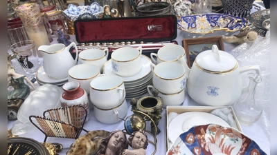 Wer alte und neue Schätze finden will, sollte den Flohmarkt in Moosburg besuchen. (Foto: hw)