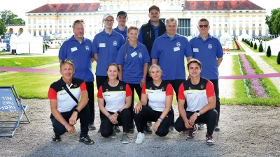 Das Trainerteam des TSV Dachau zusammen mit BSSB Landeskader-Trainer Steffan Schäffer und Schützen des Nationalkaders mit Bundestrainer Oliver Haidn. (Foto: TSV Dachau)