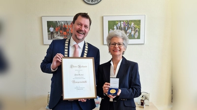 Bürgermeister Robert Axtner und Edith Daschner (Foto: SG/Gemeinde Bergkirchen)