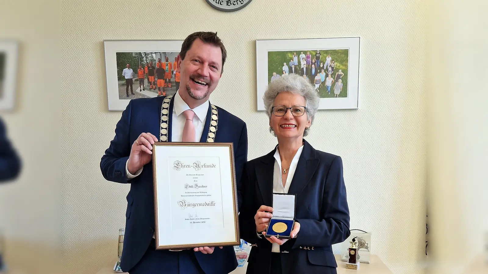 Bürgermeister Robert Axtner und Edith Daschner (Foto: SG/Gemeinde Bergkirchen)