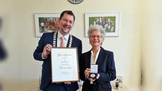 Bürgermeister Robert Axtner und Edith Daschner (Foto: SG/Gemeinde Bergkirchen)