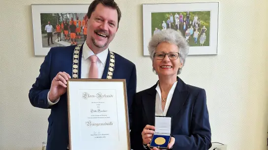 Bürgermeister Robert Axtner und Edith Daschner (Foto: SG/Gemeinde Bergkirchen)