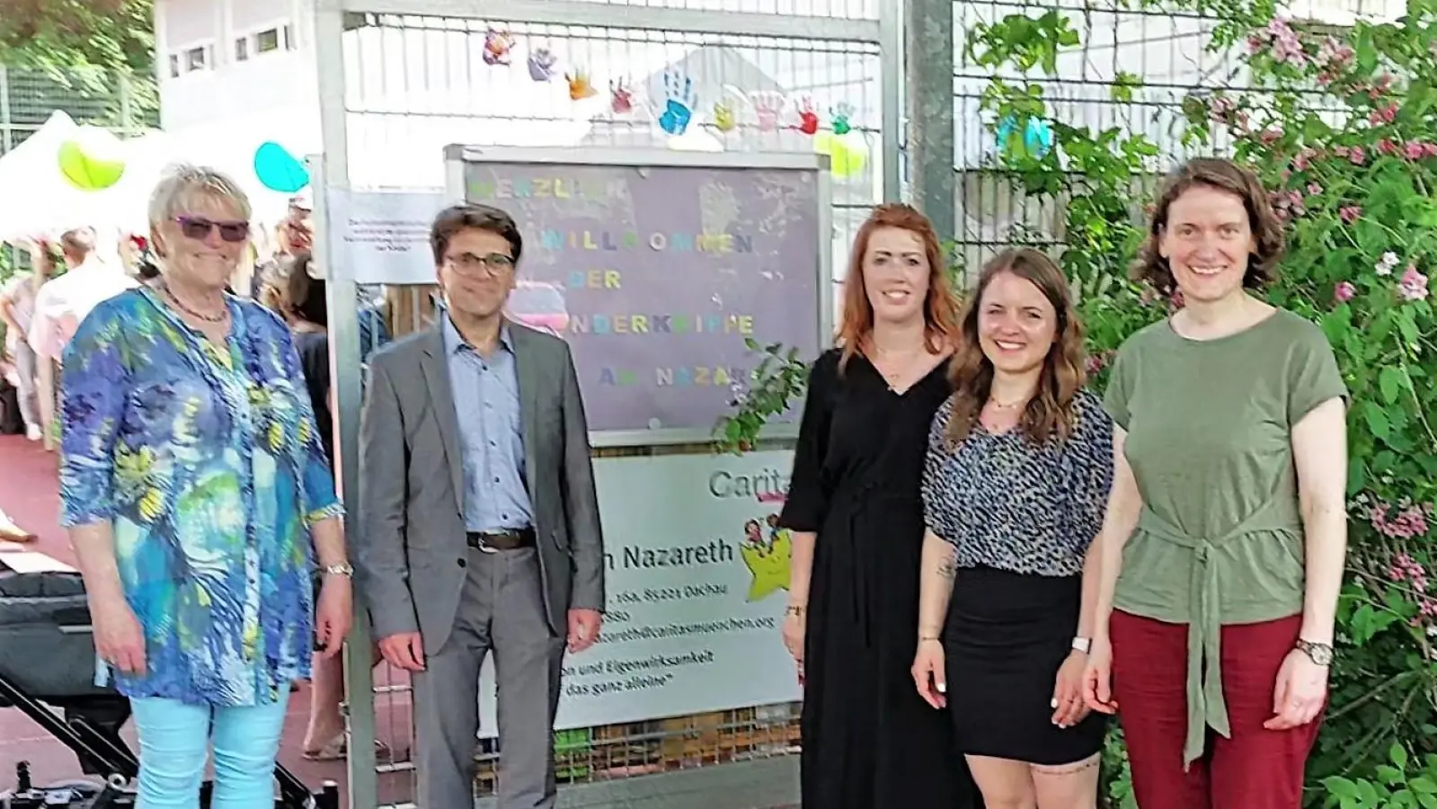 Einweihung mit (von li) Angelika Sewalski, Oberbürgermeister Florian Hartmann, Lisa Sperber, Saskia Ziegelhöfer und Heidi Schaitl. (Foto: Caritas)