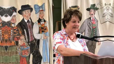 Anni Härtl bei ihrem Vortrag im Schützensaal der Drei Rosen. (Foto: AWO)