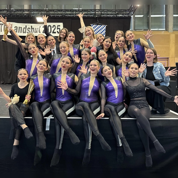 Die Turniertänzerinnen der Jugendklasse des JTSC Karlsfeld (Foto: 1. Karlsfelder Jugend-Tanz-Sport-Club)