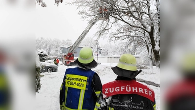 Auch der unerwartet heftige Schneefall Anfang Dezember verursachte zahlreiche Feuerwehreinsätze. (Foto: FF Dachau)