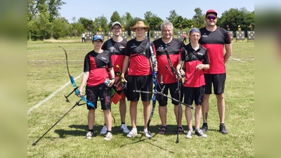 Die erfolgreichen Teilnehmer der Bogenschützen Dachau bei der Bayrischen Meisterschaft in Garching-Hochbrück. (Foto: TSV Dachau)