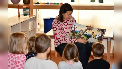 Katrin Staffler (MdB) hatte viel Spaß beim Vorlesen und ihr Publikum auch. (Foto: FWS)