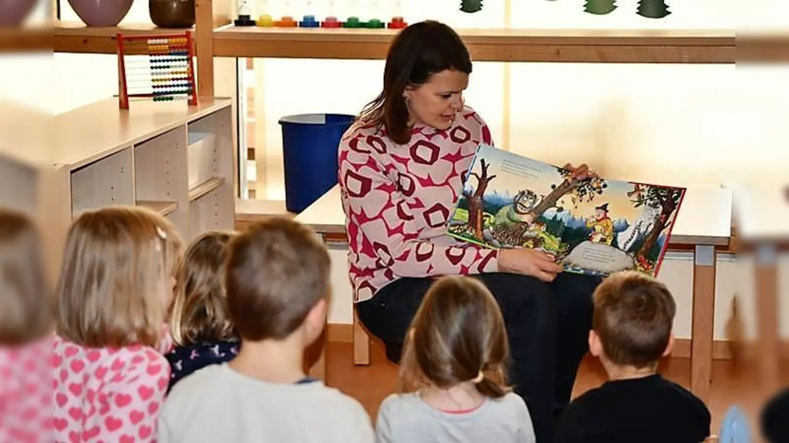 Katrin Staffler (MdB) hatte viel Spaß beim Vorlesen und ihr Publikum auch. (Foto: FWS)