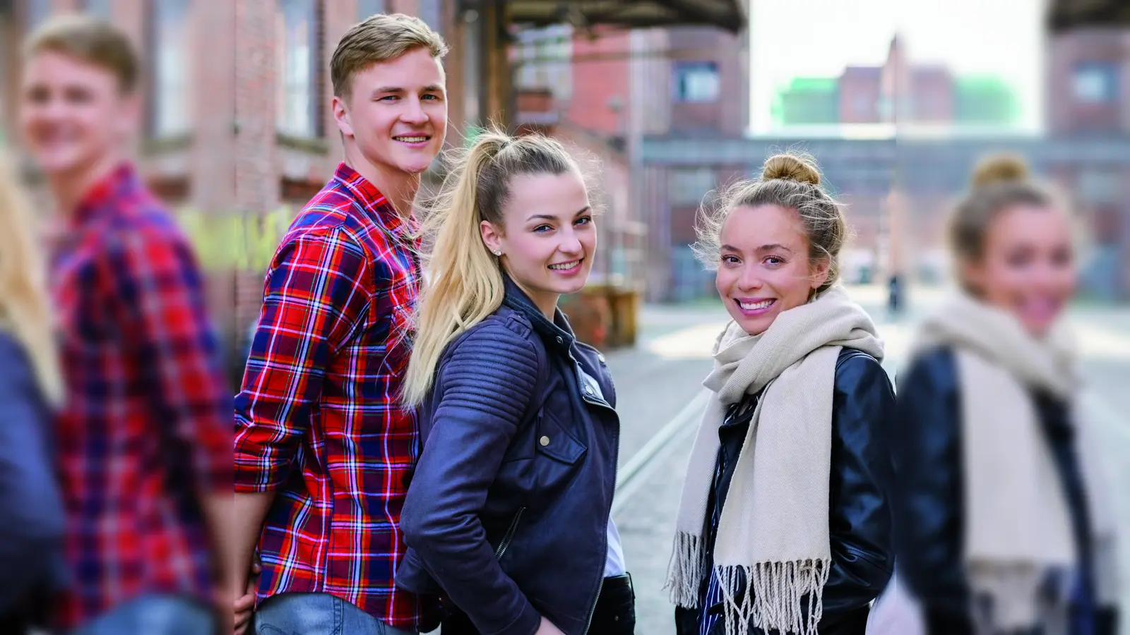 Die große Mehrheit der jungen Menschen in Deutschland blickt ihrer beruflichen Zukunft positiv oder eher positiv entgegen (insgesamt 88 Prozent). Von den 14- bis 21-Jährigen gibt nur rund jeder Zehnte an, negative Erwartungen zu haben.  (Foto: Adobe Stock)