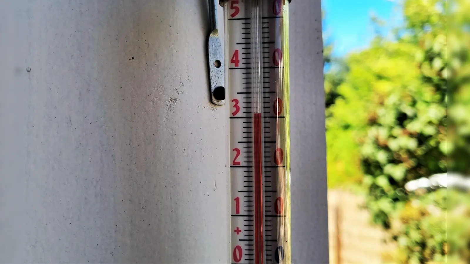 Immer öfter klettern die Temperaturen über die 30 Grad Marke, dann helfen die Tipps der Verbraucherzentrale. (Foto: Christl Horner-Kreisl)