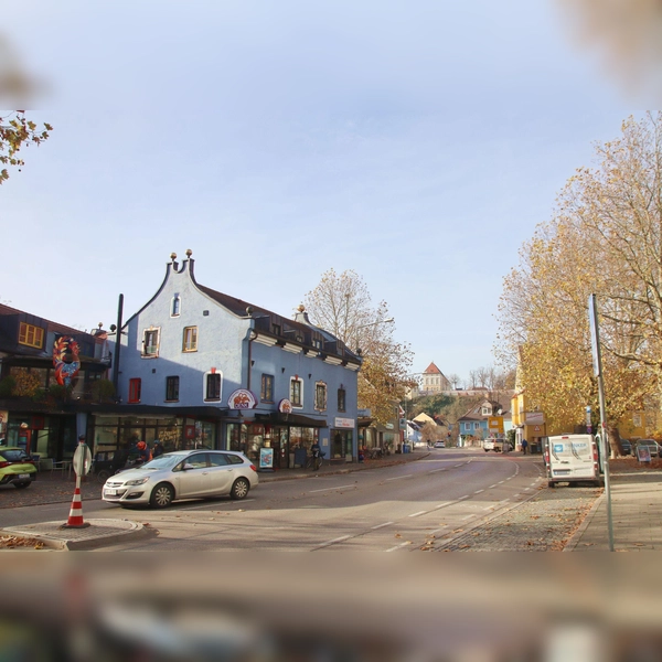 Die Münchner Straße kann manchmal sehr still sein, selbst an einem Wochentag um 15 Uhr. Ein guter Zeitpunkt für einen spontanen Streifzug. (Foto: Horst Kramer)
