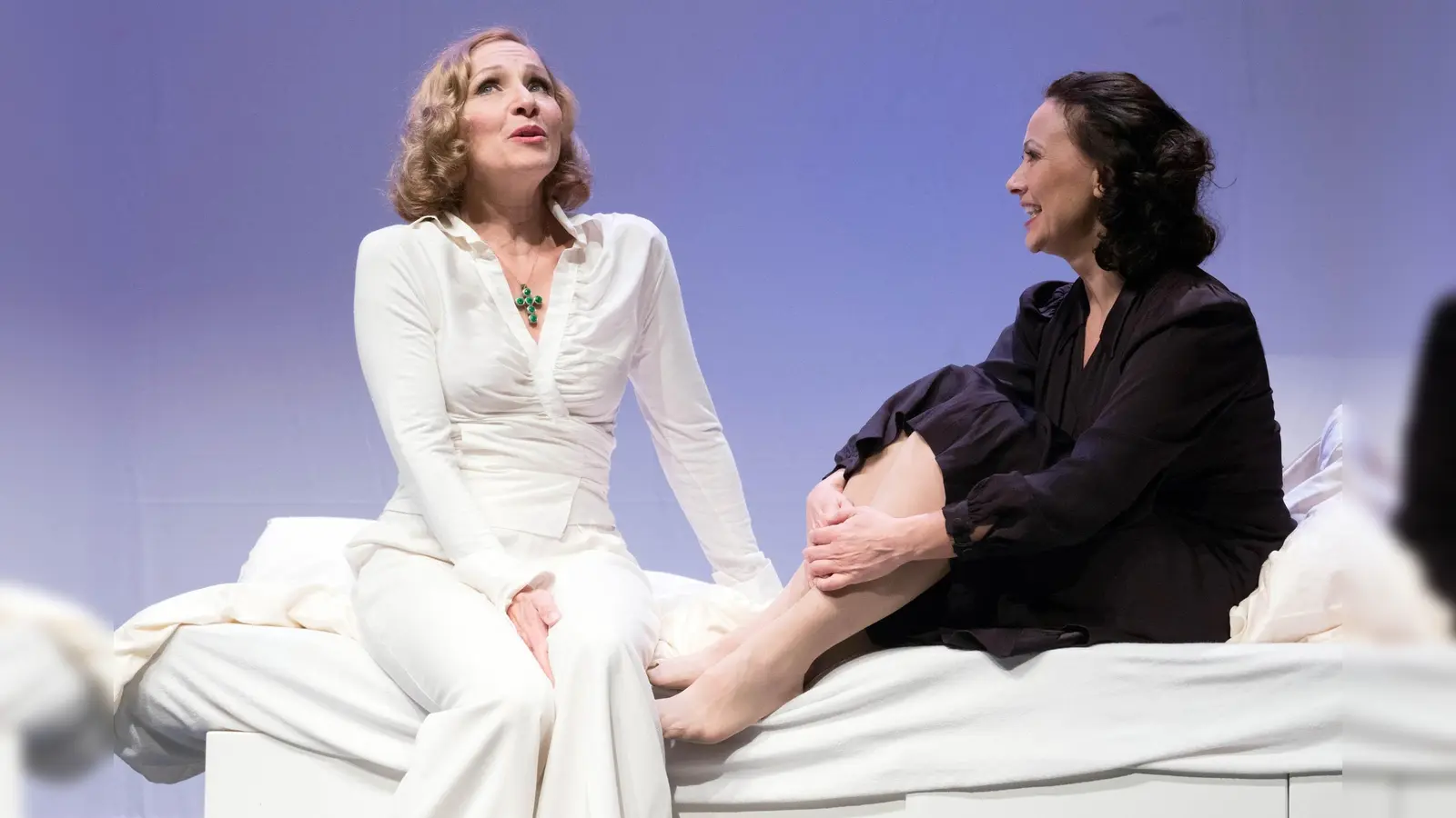 Marlene Dietrich und Edith Piaf stehen im Mittelpunkt der Hommage. (Foto: Tournee-Theater Thespiskarren)