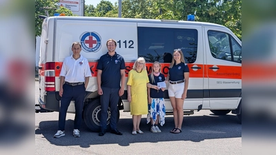 Bei der Übergabe der Spende (von links): Andreas Lindner, Anton Persch, Agnes Hawle, Clara Hawle und Ann-Kathrin Prell. (Foto: Danuta Pfanzelt)