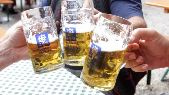 Auch 2023 und 2024 wird in Dachau mit Augustiner Bier angestoßen. (Foto: chk)