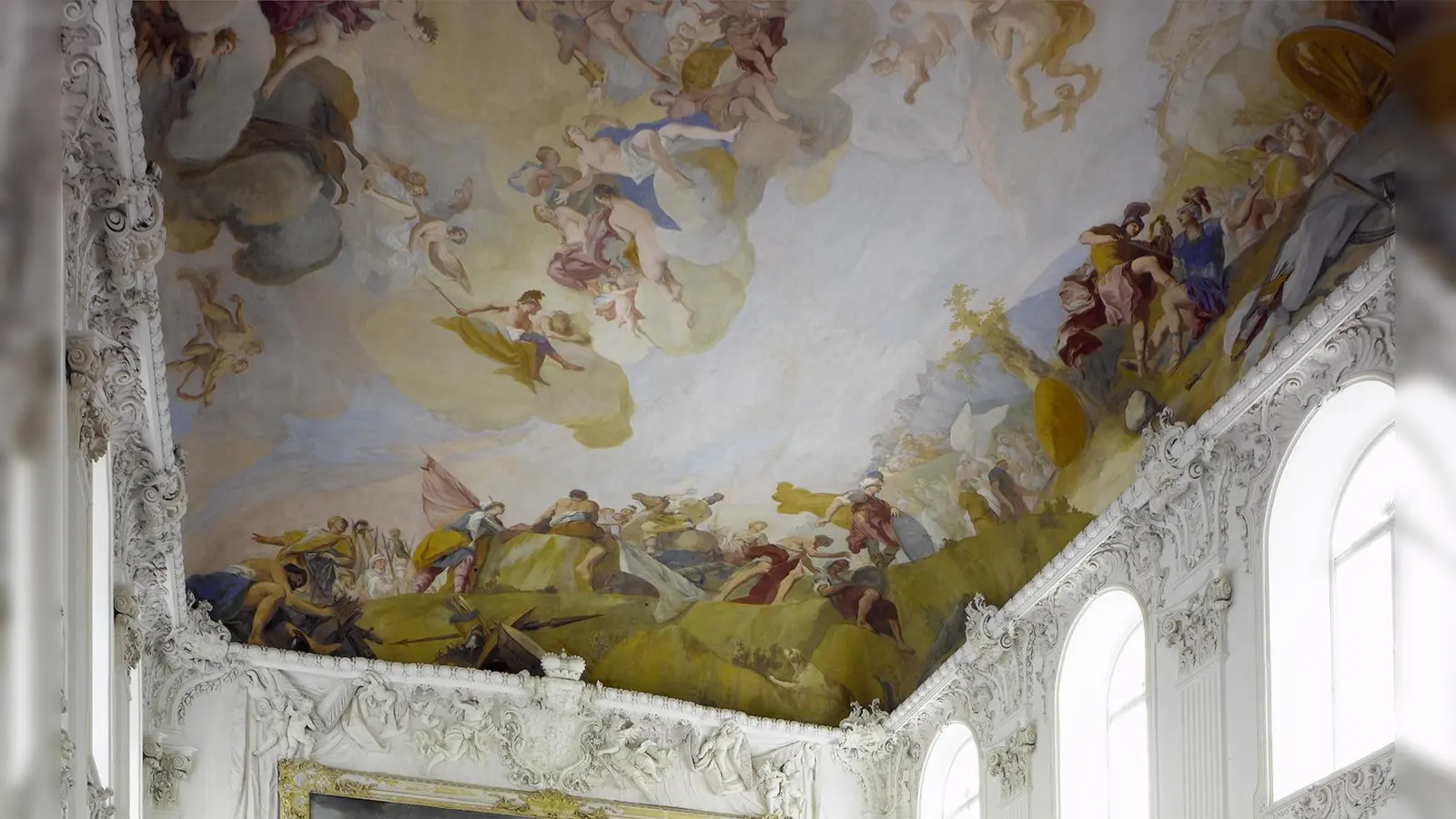 Das Deckengemälde im Große Saal des Neuen Schlosses zeigt eine Szene aus der griechischen Mythologie.  (Foto: © Bay. Schlösserverw., Maria Scherf/ Andrea Gruber)