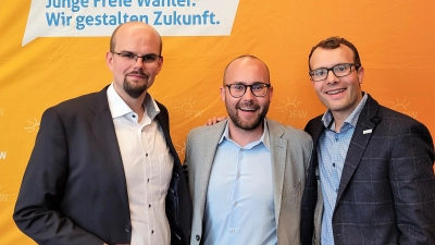 Markus Erhorn (re) mit dem Dachauer JFW-Schatzmeister Andreas Brüstle (li) und dem Bundesvorsitzendem Felix Locke. (Foto: JFW)