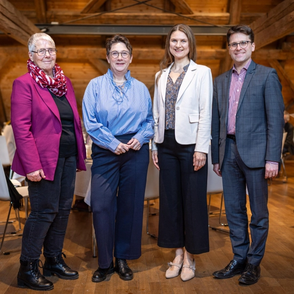 Marese Hoffmann (stv. Landrätin), Wiebke Kappaun, Marina Braun (Vorständin AWO Dachau) und Oberbürgermeister Florian Hartmann (von links). (Foto: Fa. Viereck)