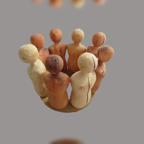 Anne Brender erstellt mit Stein, Holz und Papier Skulpturen. (Foto: A. Brender)