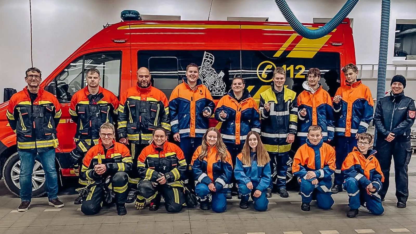 Alle neun Nachwuchs-Feuerwehrler bestanden die Prüfung.  (Foto: KBI Dachau)
